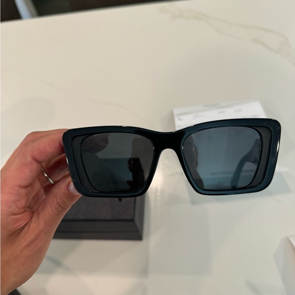 Prada Sunglasses with case, box and original receipt - Picture 5 of 10